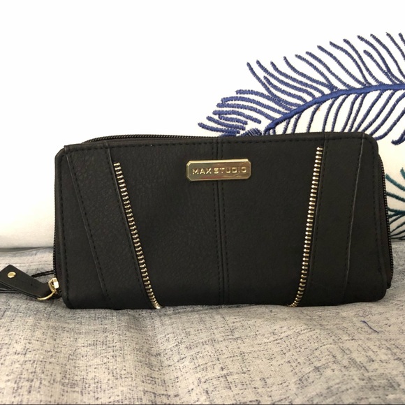 Max Studio Handbags - Max Studio Black Zippered Wallet